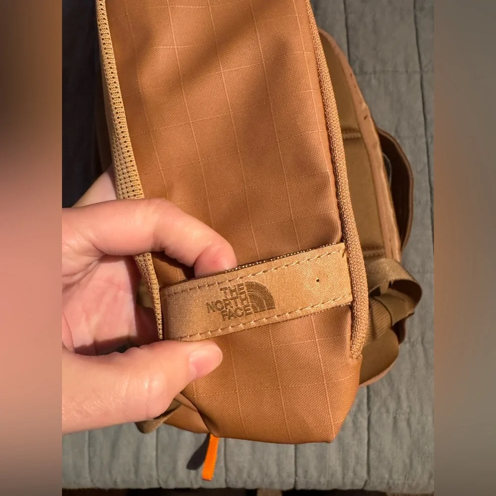 THE NORTH FACE Base Camp Voyager Sling Bag - Picture 11 of 13